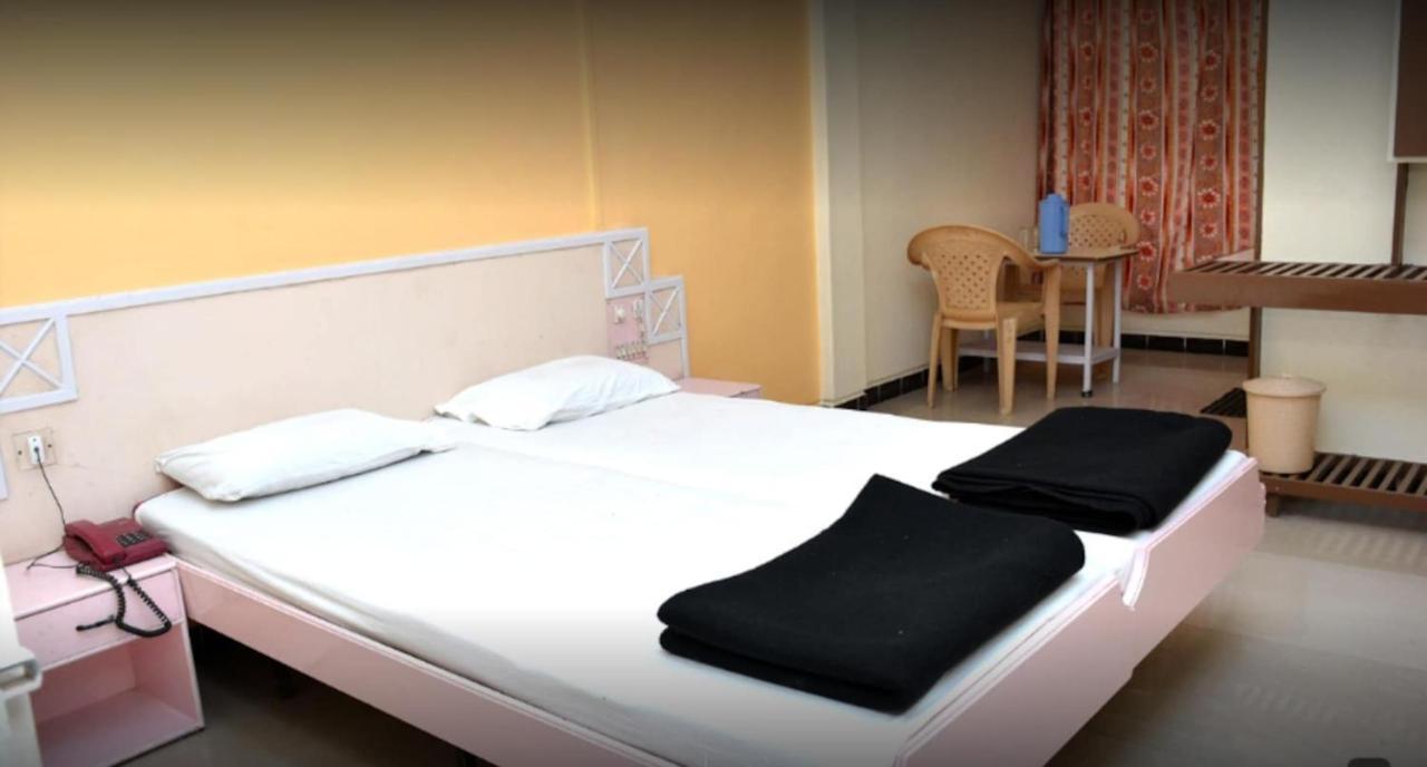Hotel Rajesh Kolhapur Exterior foto