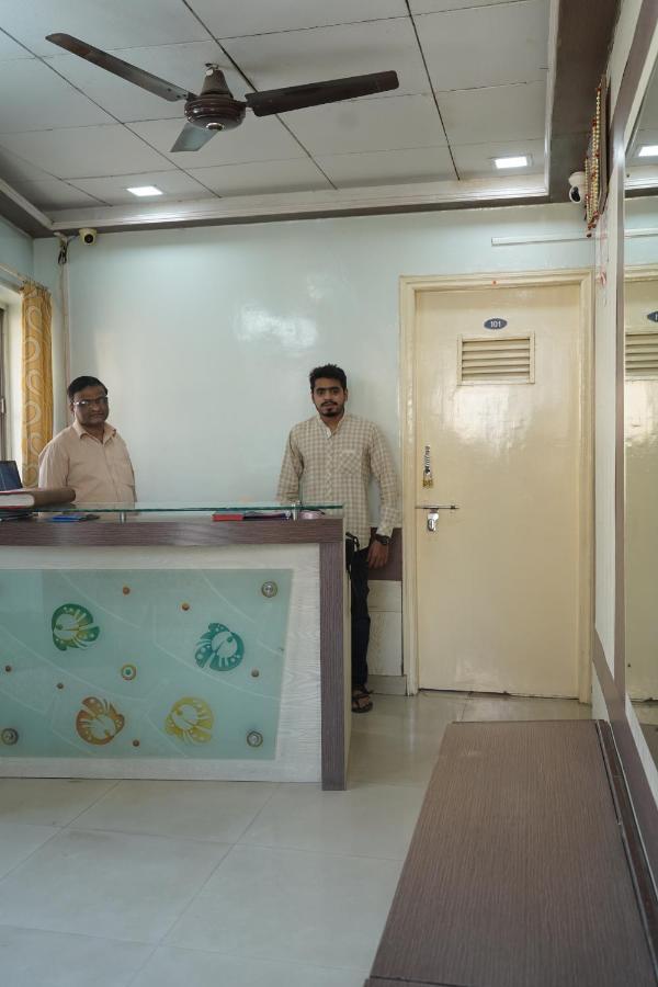 Hotel Rajesh Kolhapur Exterior foto